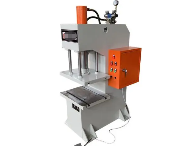沖壓機(jī)應(yīng)用步進(jìn)電機(jī)和驅(qū)動器實現(xiàn)控制